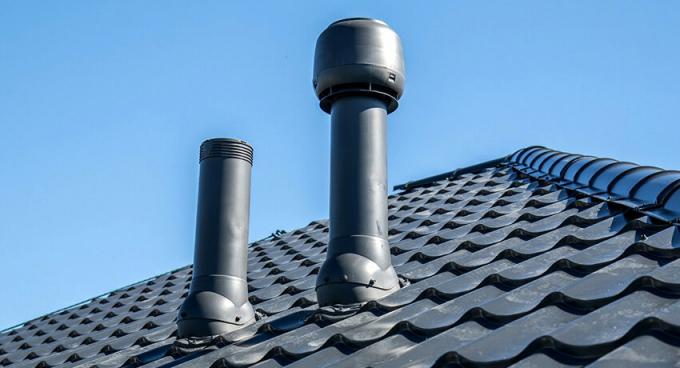 Bu tür havalandırıcılar çatı düzleminin üzerinde yükseltilmiş 30-40 cm'dir.