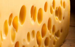 Evde uzun süre gizli peynir taze saklamak.