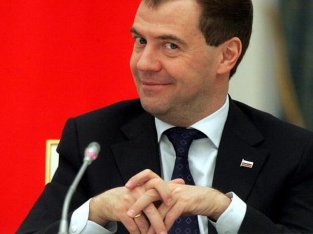 10 bin ruble yaşamak konusunda Dimitri Medvedev | ZikZak