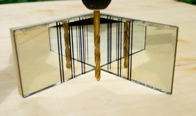 çentikler İki aynalar - dik bir açıyla sondaj delikleri için bir ev yapımı cihaz