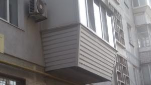 Apartmanda Balkon, step, dekor ve işlevselliği ile onarım süreci adım.