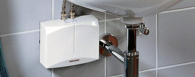 Ani su ısıtıcısı lavabonun altına monte