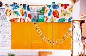 5 basit ve ucuz tasarım çözümleri olduğu gibi tanınmayacak mutfağınızı dönüştürmek için