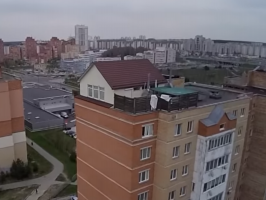 Replan Belarus: Yüksek katlı binaların çatısına özel ev